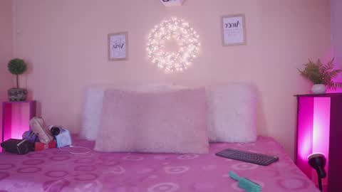 Snapshot of meggie_1j chatting on November 12, 11:36 pm Meggie 1J online show from November 12, 11:36 pm