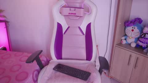 Snapshot of meggie_1j chatting on November 13, 11:14 pm Meggie 1J online show from November 13, 11:14 pm