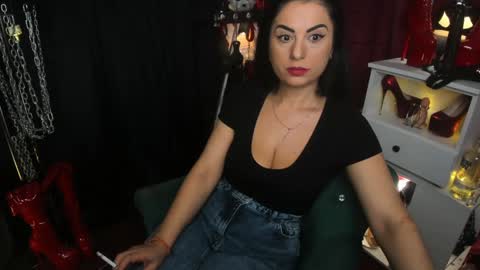 Miss Meghan or MM    online show from December 11, 8:36 am