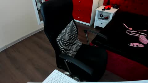 Miss Meghan or MM    online show from February 5, 11:44 am