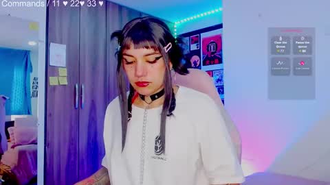 Snapshot of mel_dahlia chatting on February 2, 12:46 pm Melissa - - Please help me to reach 100 thumbs up online show from February 2, 12:46 pm