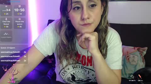 Snapshot of mel_raise chatting on December 5, 11:29 pm mel raise online show from December 5, 11:29 pm