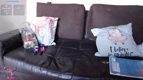 Snapshot of mel_raise chatting on January 12, 10:33 pm mel raise online show from January 12, 10:33 pm