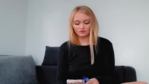 Melania online show from October 22, 12:38 pm