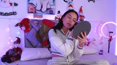 Snapshot of melani_bear chatting on December 4, 12:36 pm MELANI online show from December 4, 12:36 pm