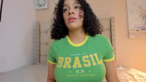 Snapshot of melania_xtreme chatting on November 20, 2:34 am melania_xtreme online show from November 20, 2:34 am