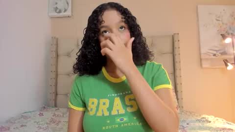 Snapshot of melania_xtreme chatting on November 27, 2:35 am melania_xtreme online show from November 27, 2:35 am