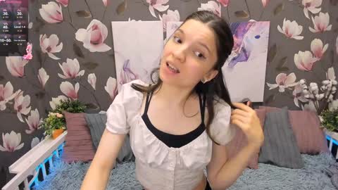 Snapshot of melanie_grant chatting on December 18, 8:53 am Melanie online show from December 18, 8:53 am