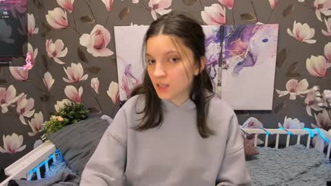 Snapshot of melanie_grant chatting on December 18, 3:00 pm Melanie online show from December 18, 3:00 pm