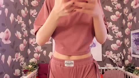 Snapshot of melanie_grant chatting on February 19, 3:38 pm Melanie online show from February 19, 3:38 pm