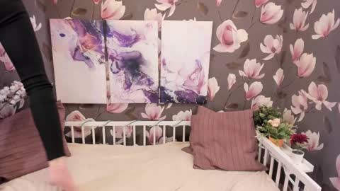 Snapshot of melanie_grant chatting on February 28, 1:14 pm Melanie online show from February 28, 1:14 pm