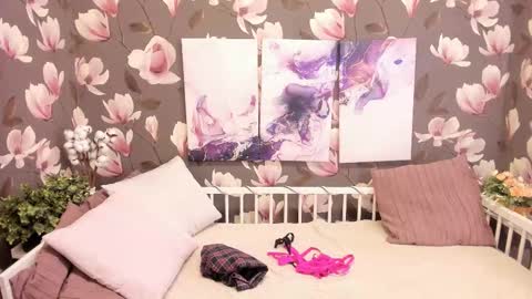 Snapshot of melanie_grant chatting on October 12, 10:03 am Melanie online show from October 12, 10:03 am