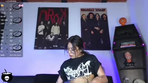 Snapshot of melanie_nyx chatting on January 30, 2:38 am Mel online show from January 30, 2:38 am