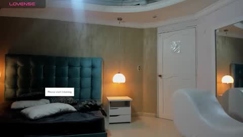 Snapshot of melanierioss_ chatting on September 28, 12:43 pm online show from September 28, 12:43 pm