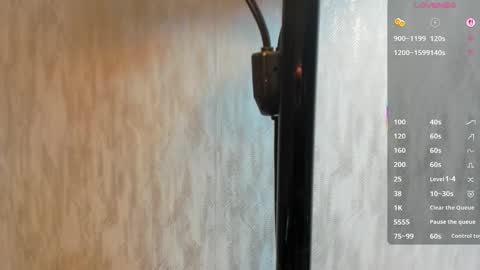 Snapshot of melanierioss_ chatting on December 3, 12:47 pm online show from December 3, 12:47 pm