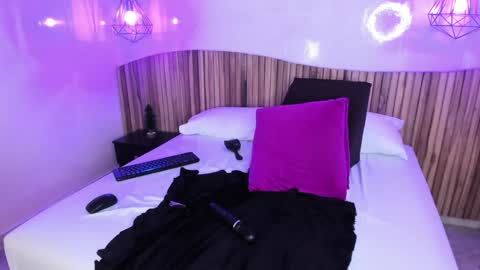 Melanie Roux online show from January 7, 10:41 pm