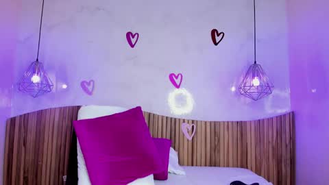 Melanie Roux online show from February 8, 10:51 pm