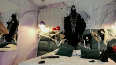 Melanie Roux online show from October 29, 11:34 am