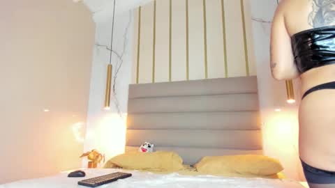 Melanie Roux online show from January 16, 8:02 pm