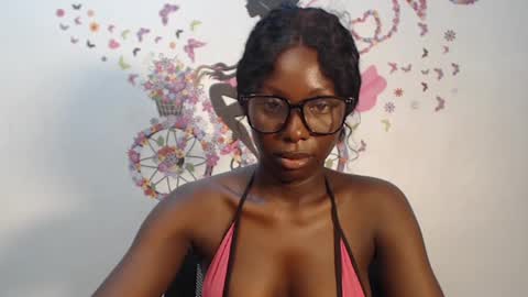 Snapshot of melanine_floral chatting on March 9, 10:08 am Praiz online show from March 9, 10:08 am