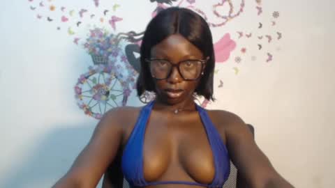 Snapshot of melanine_floral chatting on March 11, 8:52 am Praiz online show from March 11, 8:52 am