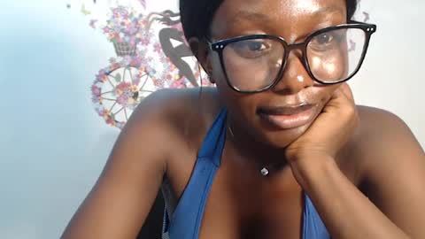 Snapshot of melanine_floral chatting on March 11, 12:17 pm Praiz online show from March 11, 12:17 pm