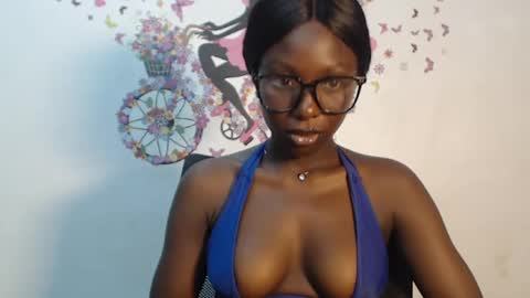 Snapshot of melanine_floral chatting on March 11, 8:42 pm Praiz online show from March 11, 8:42 pm