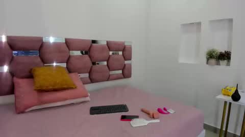 Snapshot of melannycollins__ chatting on September 18, 12:51 pm Melanny online show from September 18, 12:51 pm