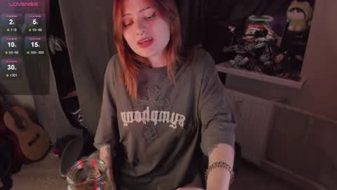 Ash online show from October 20, 7:03 pm