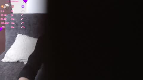 Snapshot of melany_isabella chatting on March 8, 5:43 pm melany online show from March 8, 5:43 pm