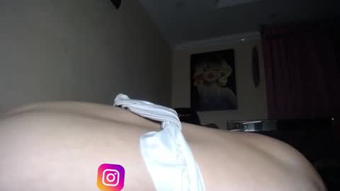 Snapshot of melany_isabella chatting on November 21, 6:56 am melany online show from November 21, 6:56 am