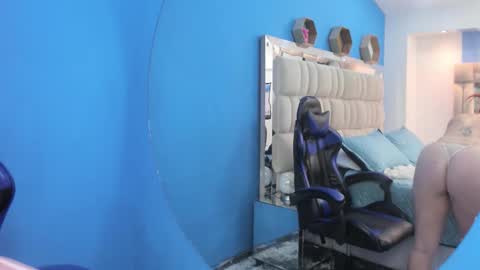 Melany  online show from December 5, 7:10 pm