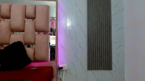 Snapshot of melanysommers chatting on February 19, 11:12 pm MelanySommers online show from February 19, 11:12 pm