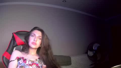 melena_caramel online show from June 3, 7:30 pm