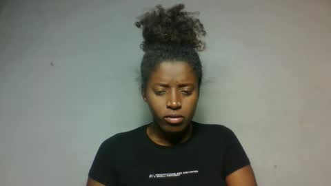 Snapshot of meliana98 chatting on November 10, 3:05 am meliana98 online show from November 10, 3:05 am