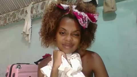 Snapshot of meliana98 chatting on December 5, 8:45 am meliana98 online show from December 5, 8:45 am