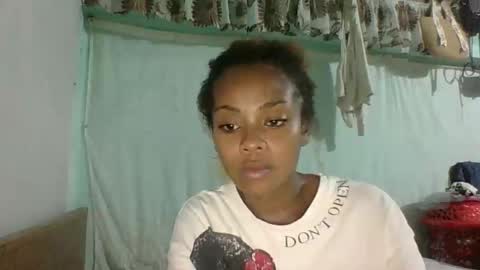 Snapshot of meliana98 chatting on December 15, 6:12 pm meliana98 online show from December 15, 6:12 pm