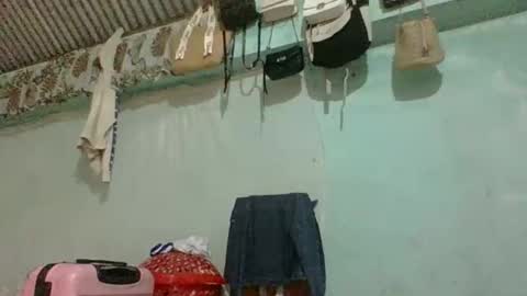 Snapshot of meliana98 chatting on December 16, 1:16 pm meliana98 online show from December 16, 1:16 pm