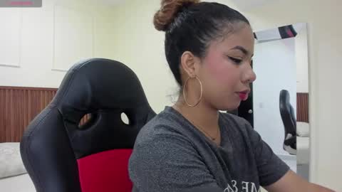 M E L I N A  online show from November 5, 7:58 pm