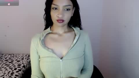 Snapshot of melinna706702 chatting on February 17, 5:21 pm melinna706702 online show from February 17, 5:21 pm