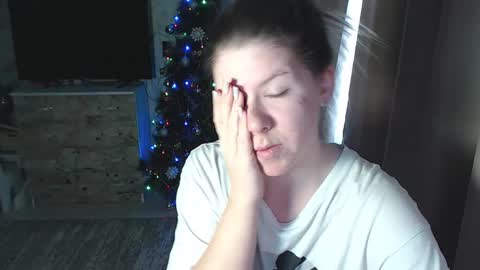Melissa  Ray online show from December 12, 6:36 am