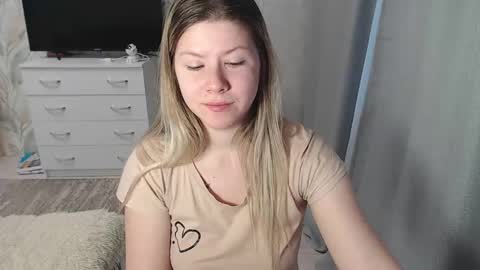 Melissa  Ray online show from February 19, 2:33 am