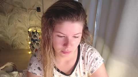 Melissa  Ray online show from September 24, 2:37 am
