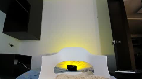 M E L I S S A  online show from November 25, 12:16 pm