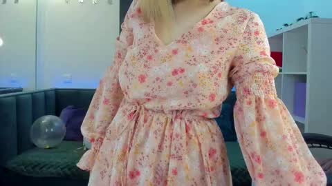 Snapshot of melissa_new22 chatting on October 19, 12:22 am melissa_new22 online show from October 19, 12:22 am