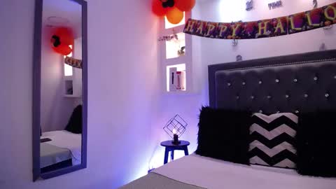 Snapshot of melissa_rhodes chatting on October 23, 9:13 pm Melissa online show from October 23, 9:13 pm