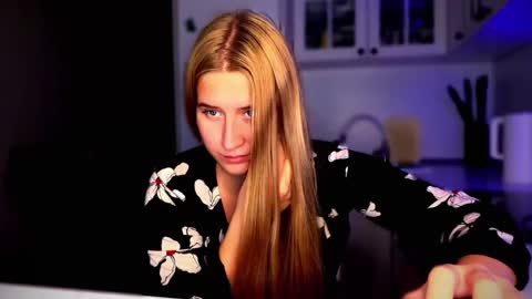 Snapshot of melissalii chatting on September 24, 1:47 pm melissalii online show from September 24, 1:47 pm