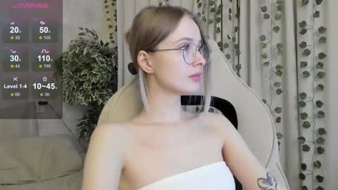 Snapshot of mell_milles chatting on October 31, 3:13 pm mell milles online show from October 31, 3:13 pm