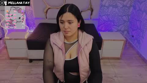 Snapshot of mellani_tay chatting on November 8, 3:29 am Mellani online show from November 8, 3:29 am
