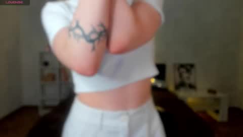 Snapshot of mellliissadrream chatting on March 4, 1:33 am mellliissadrream online show from March 4, 1:33 am